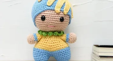 Bebê flor em amigurumi