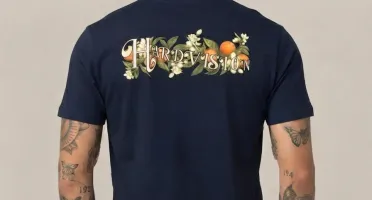 Camiseta Azul Marinho Floral