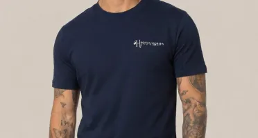 Camiseta Azul Marinho Floral
