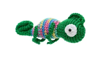 Camaleão verde escuro em Amigurumi