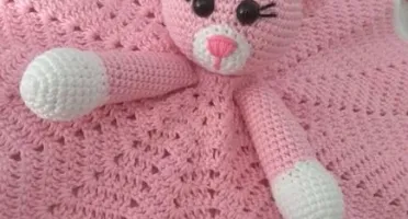 Naninha ou Manta do Apego em Crochê - Gatinha