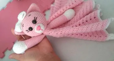 Naninha ou Manta do Apego em Crochê - Gatinha