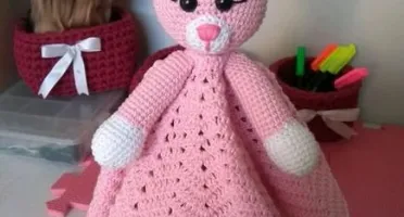 Naninha ou Manta do Apego em Crochê - Gatinha