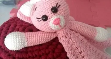 Naninha ou Manta do Apego em Crochê - Gatinha