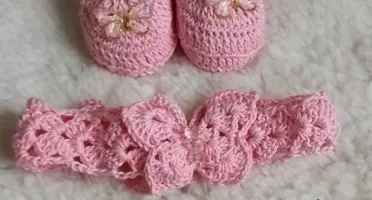 Kit Sapatinho e Faixa Rosa com Pérolas