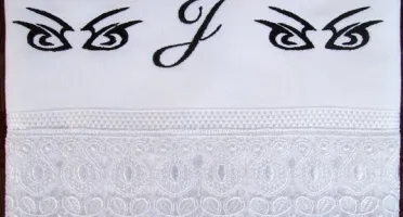 Toalha de Banho com Monograma e Renda Guipir