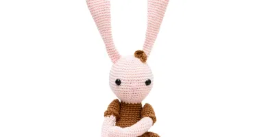 Coelha de saia em amigurumi