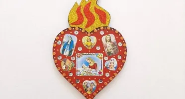 Enfeite Sagrado Coração com Lantejoulas Pt