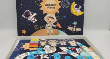 Jogo de Tabuleiro Astronauta com Caixa de Papel