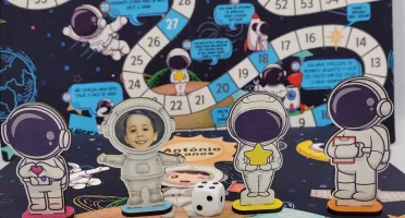 Jogo de Tabuleiro Astronauta com Caixa de Papel