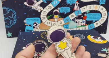 Jogo de Tabuleiro Astronauta com Caixa de Papel