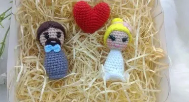 Topo de Bolo Casal de Noivinhos em Amigurumi