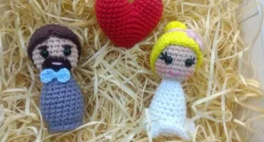 Topo de Bolo Casal de Noivinhos em Amigurumi