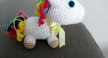 Mini Amigurumi Unicórnio