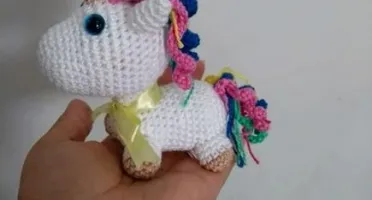 Mini Amigurumi Unicórnio
