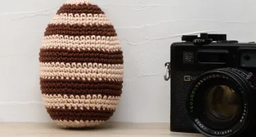 Ovo de Páscoa Marrom em amigurumi