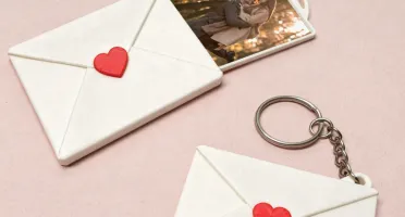 Chaveiro Envelope Retrátil para Foto ou Mensagem
