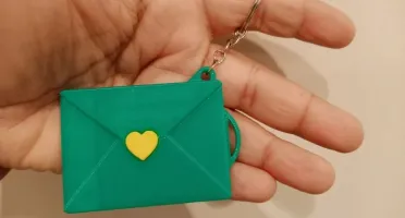 Chaveiro Envelope Retrátil para Foto ou Mensagem