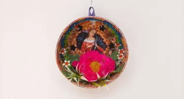 Relicário Redondo N. S. Desatadora de Nós