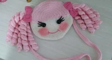 Bolsa infantil em croche Boneca