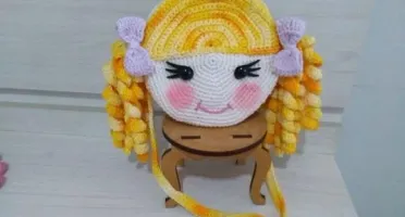 Bolsa infantil em croche Boneca