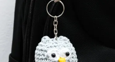 Chaveiro Coruja Cinza em Amigurumi