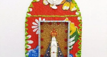 Capelinha de Chita Bordada "N. S. Aparecida"