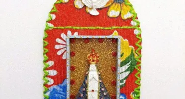 Capelinha de Chita Bordada "N. S. Aparecida"
