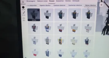 Conta com muitas skin e upada Campo batalha de herois
