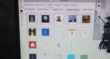 Conta com muitas skin e upada Campo batalha de herois