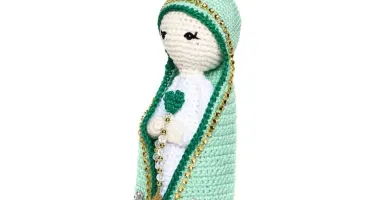 Nossa Senhora em Amigurumi com Manto Verde Água