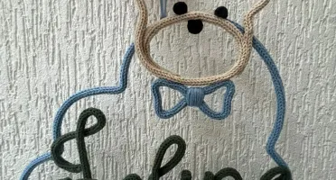 Guirlanda Ursinho Personalizado em Tricotin