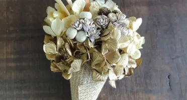 Sorvetinho de Juta com Flores Secas e Ímã de Geladeira