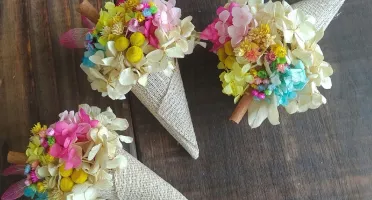 Sorvetinho de Juta com Flores Secas e Ímã de Geladeira