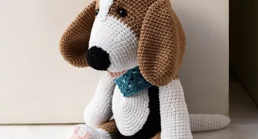Cachorro Beagle Peso de Porta em Amigurumi