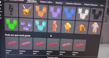 Conta de Roblox com itens raros