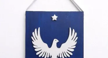 Enfeite de Pendurar Divino de Madeira