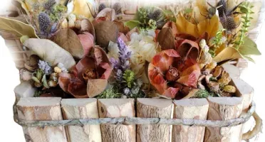 Jardineira Rústica com Flores Desidratadas