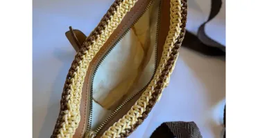 Pochete de crochê com zíper e alça regulável