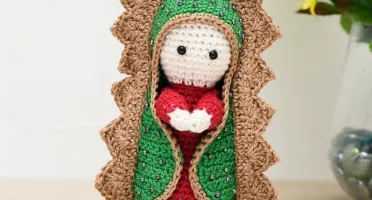 Nossa Senhora de Guadalupe em amigurumi