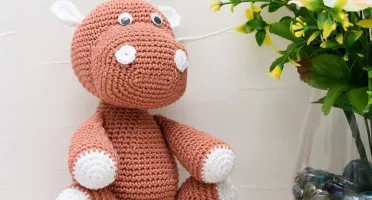 Hipopótamo Marrom em Amigurumi Artesanal