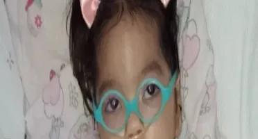 Ajuda Valentina para cadeira de roda.