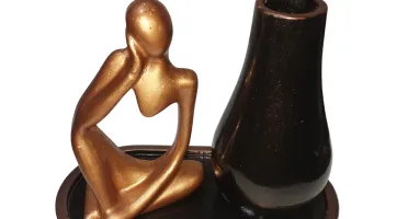 Escultura Contemplação com vaso e bandeja em gesso