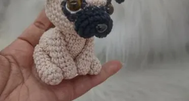 Mini Pug De Crochê - Chaveiro