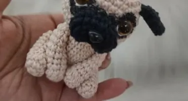 Mini Pug De Crochê - Chaveiro
