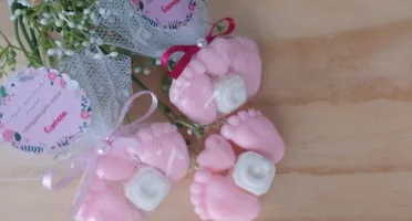 80 Pares de Pezinhos com Coração e Inicial