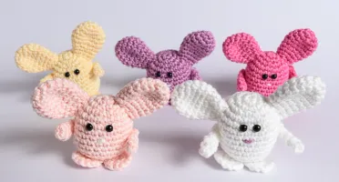 Kit 5 Mini Coelhinhos em Amigurumi