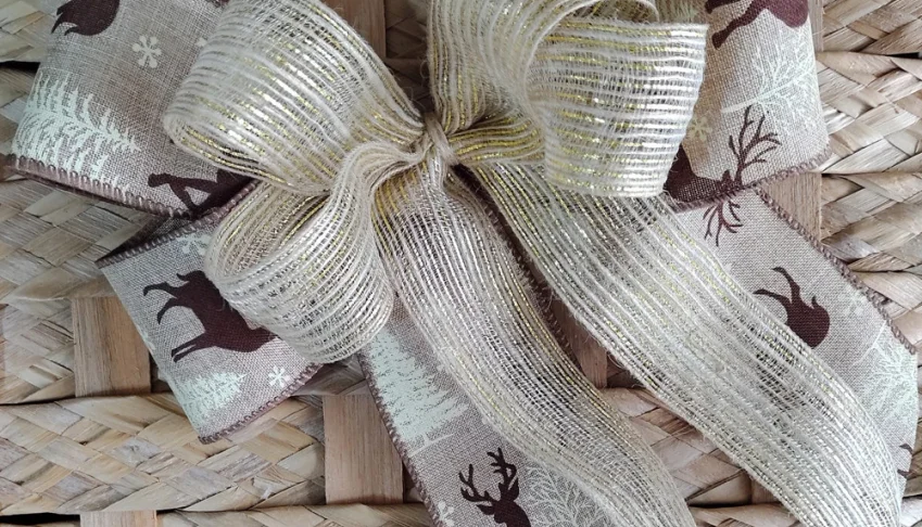 Laço Cenário de Natal 20 x 22 cm - Juta com Ouro