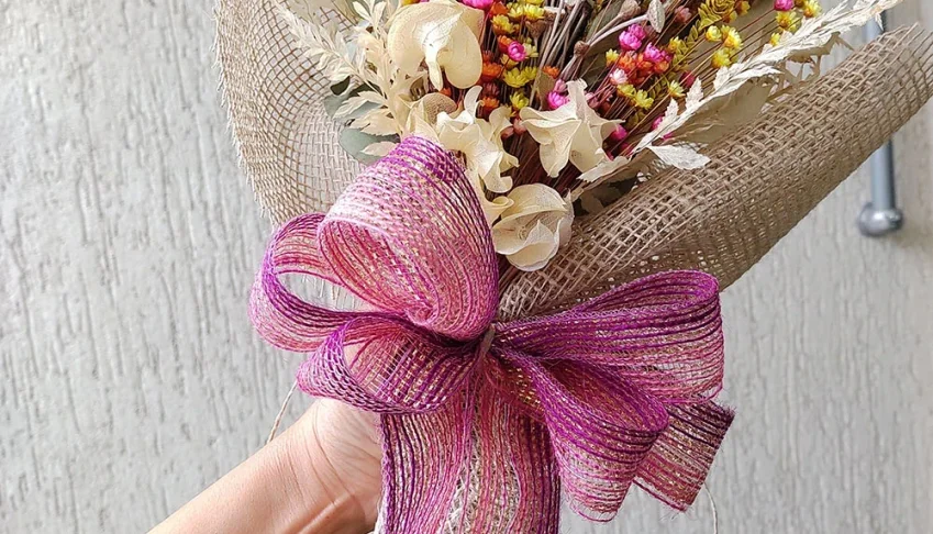 Buque para presente com flores desidratadas - Rosa Nude