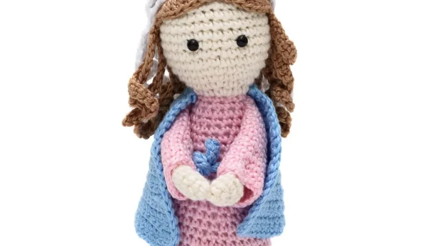 Virgem Maria em amigurumi